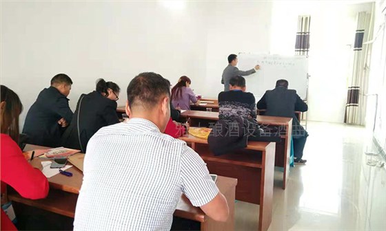 帶您了解學(xué)員在雅大釀酒設(shè)備廠家的每一個瞬間，有圖有真相！-02-理論學(xué)習(xí)
