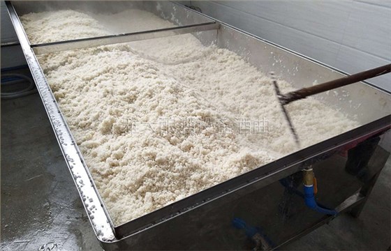將大米蒸熟致無白心 將大米蒸熟致無白心
