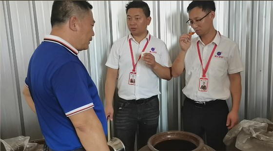 6.11雅大技術(shù)蔣總現(xiàn)場(chǎng)品酒提出改善建議 6.11雅大技術(shù)蔣總現(xiàn)場(chǎng)品酒提出改善建議