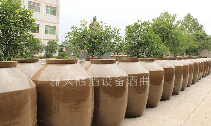 夏季用不銹鋼釀酒設(shè)備做酒4 夏季用不銹鋼釀酒設(shè)備做酒4