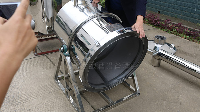 60歲老人可1人操作的全新升級多功能釀酒設(shè)備-06移動式釀酒設(shè)備2 60歲老人可1人操作的全新升級多功能釀酒設(shè)備-06移動式釀酒設(shè)備2
