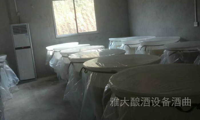 為什么酒醅寶寶怕冷 而經(jīng)不銹鋼釀酒設(shè)備蒸餾后在低溫下不結(jié)冰-05空調(diào)控溫1 為什么酒醅寶寶怕冷 而經(jīng)不銹鋼釀酒設(shè)備蒸餾后在低溫下不結(jié)冰-05空調(diào)控溫1