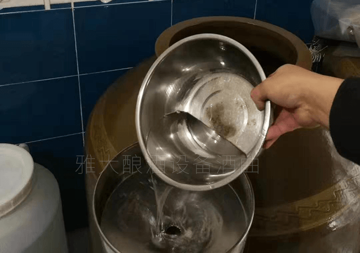 瓶裝酒人工灌裝 瓶裝酒人工灌裝
