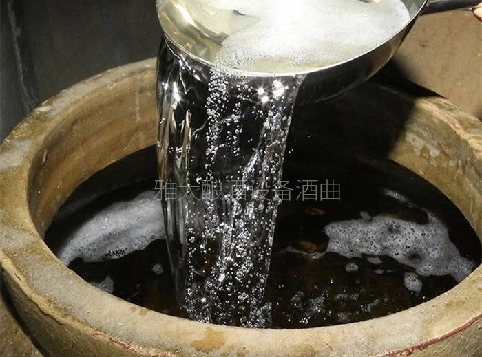 用純糧釀酒設(shè)備釀造的糧食酒儲(chǔ)存時(shí)間越長(zhǎng)口感越好 用純糧釀酒設(shè)備釀造的糧食酒儲(chǔ)存時(shí)間越長(zhǎng)口感越好
