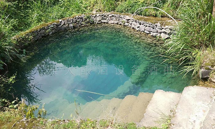 5-曾氏酒業(yè)-1套純糧釀酒設(shè)備，200平米舊廠房+3個臨街鋪面，輕松開酒廠井水3