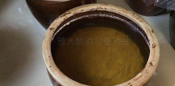 發(fā)酵完成即可用雅大高粱釀酒設(shè)備蒸餾 發(fā)酵完成即可用雅大高粱釀酒設(shè)備蒸餾