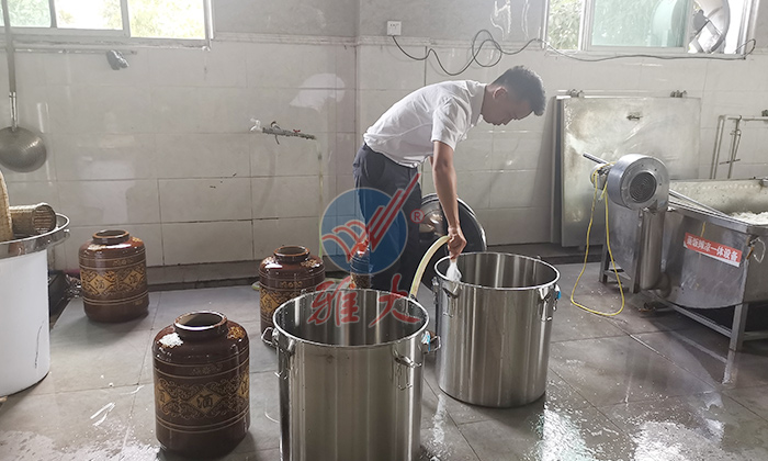 3-清洗發(fā)酵桶 3-清洗發(fā)酵桶