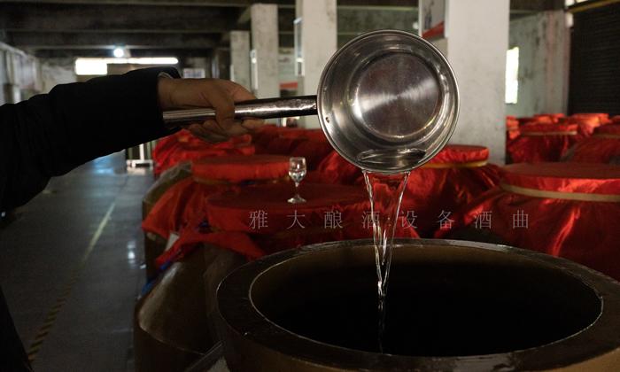 為什么越來(lái)越多的人用烤酒設(shè)備做窖藏酒，新酒與老酒差在哪？ 2